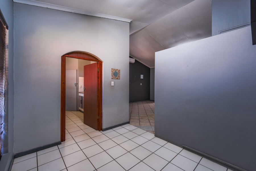 6 Bedroom Property for Sale in Garsfontein Gauteng