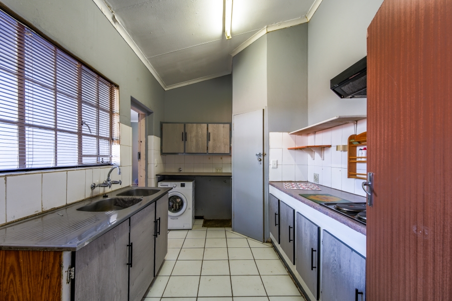 6 Bedroom Property for Sale in Garsfontein Gauteng