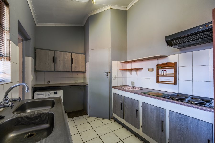 6 Bedroom Property for Sale in Garsfontein Gauteng