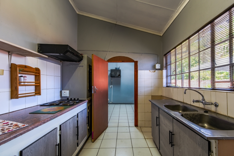 6 Bedroom Property for Sale in Garsfontein Gauteng