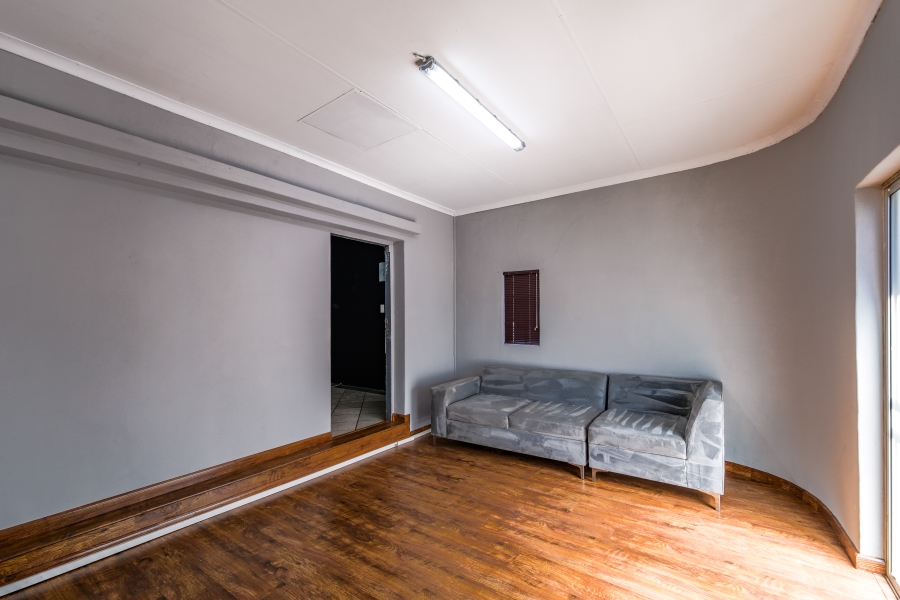 6 Bedroom Property for Sale in Garsfontein Gauteng