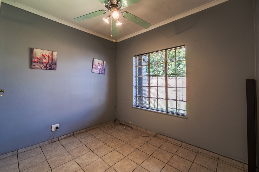 6 Bedroom Property for Sale in Garsfontein Gauteng