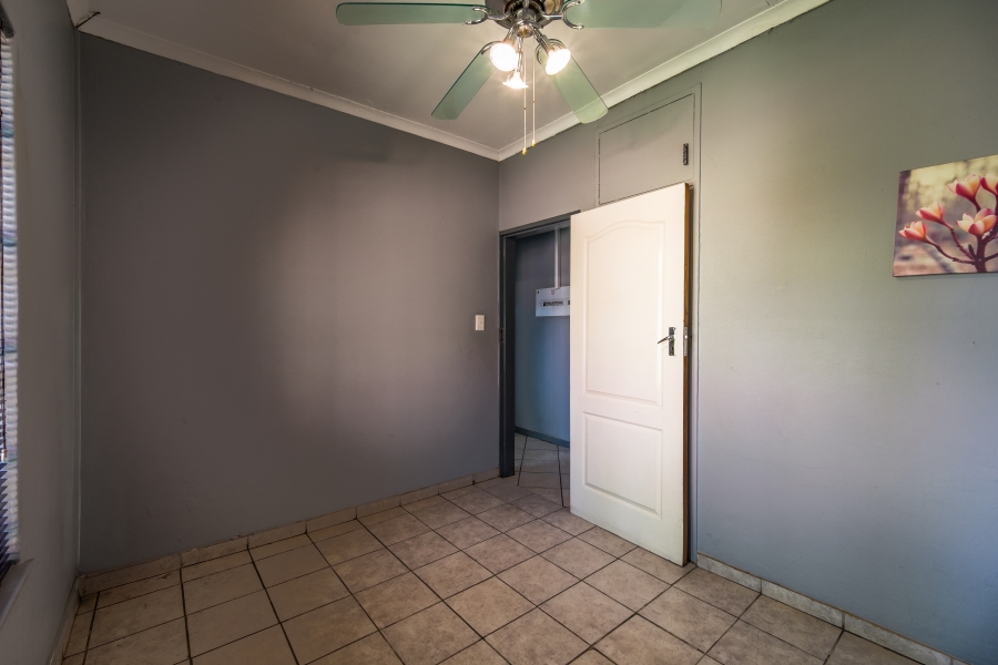 6 Bedroom Property for Sale in Garsfontein Gauteng