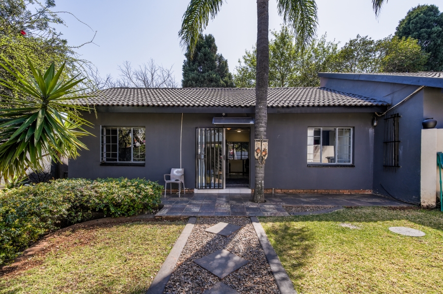 6 Bedroom Property for Sale in Garsfontein Gauteng