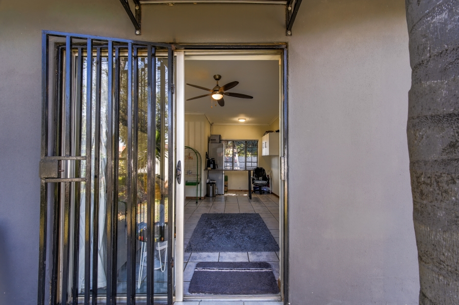6 Bedroom Property for Sale in Garsfontein Gauteng