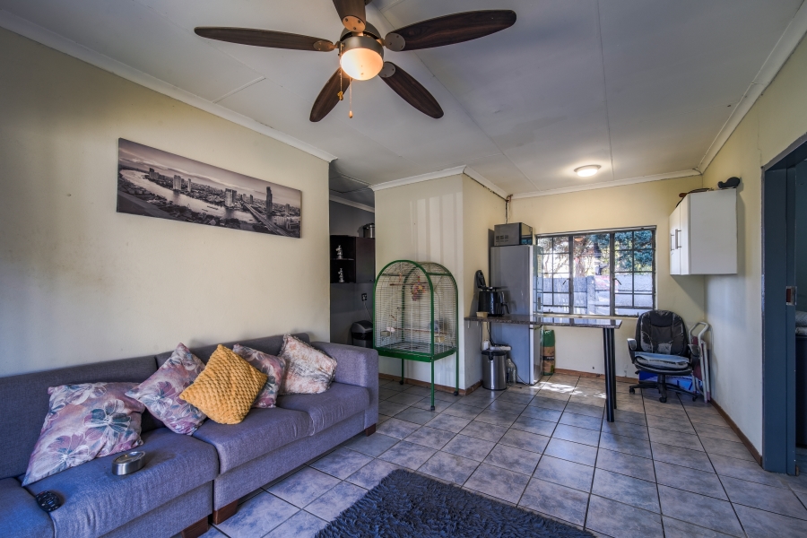 6 Bedroom Property for Sale in Garsfontein Gauteng