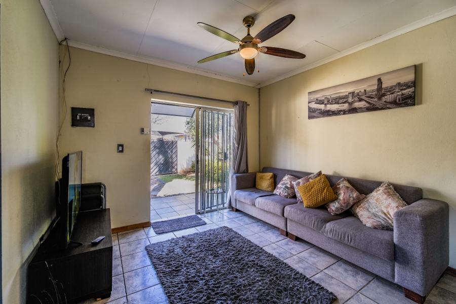 6 Bedroom Property for Sale in Garsfontein Gauteng