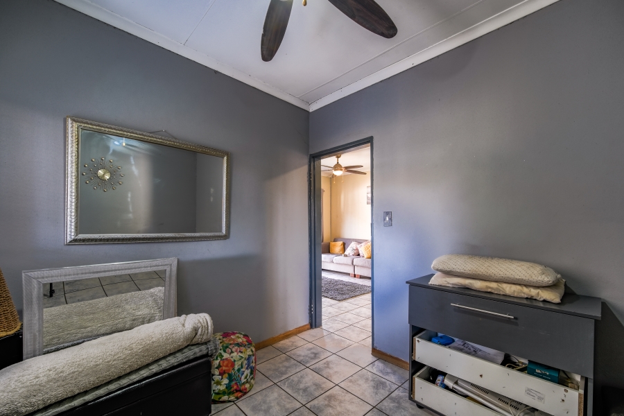 6 Bedroom Property for Sale in Garsfontein Gauteng