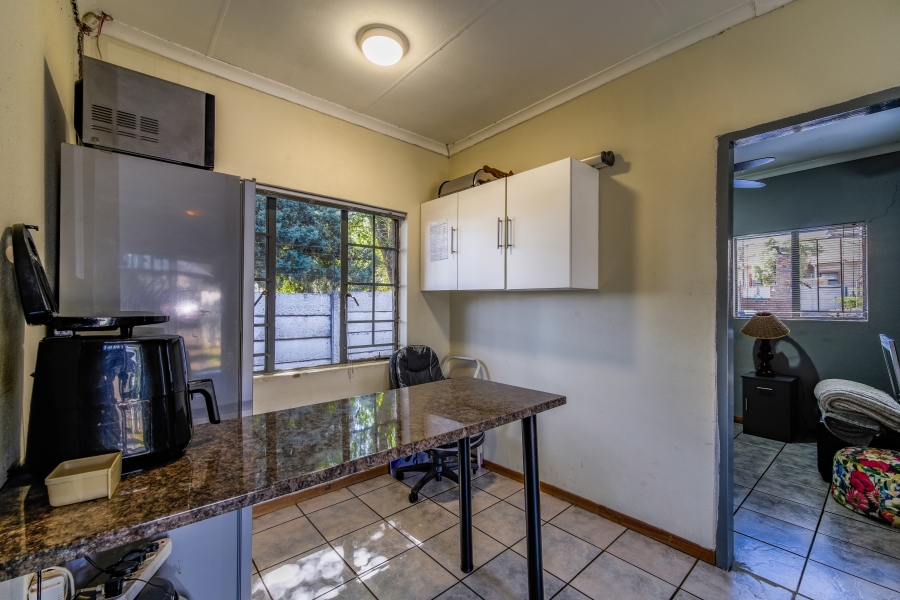 6 Bedroom Property for Sale in Garsfontein Gauteng