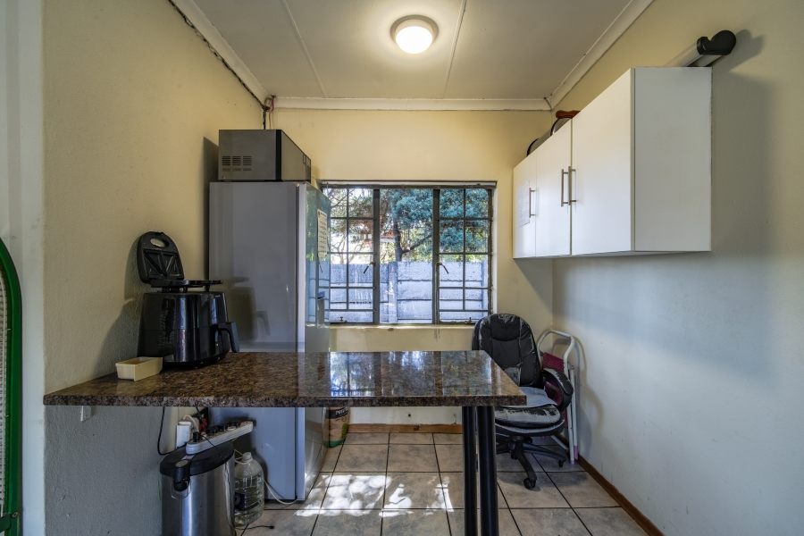6 Bedroom Property for Sale in Garsfontein Gauteng