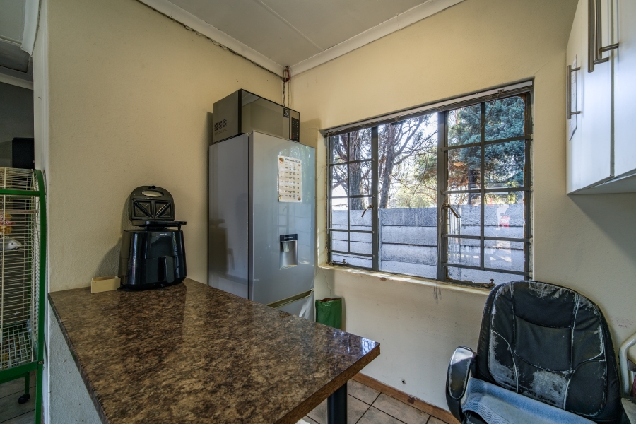 6 Bedroom Property for Sale in Garsfontein Gauteng