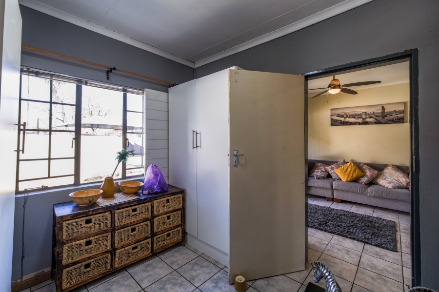 6 Bedroom Property for Sale in Garsfontein Gauteng