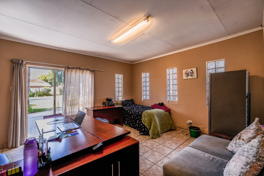 6 Bedroom Property for Sale in Garsfontein Gauteng