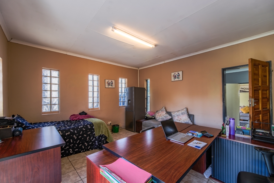 6 Bedroom Property for Sale in Garsfontein Gauteng