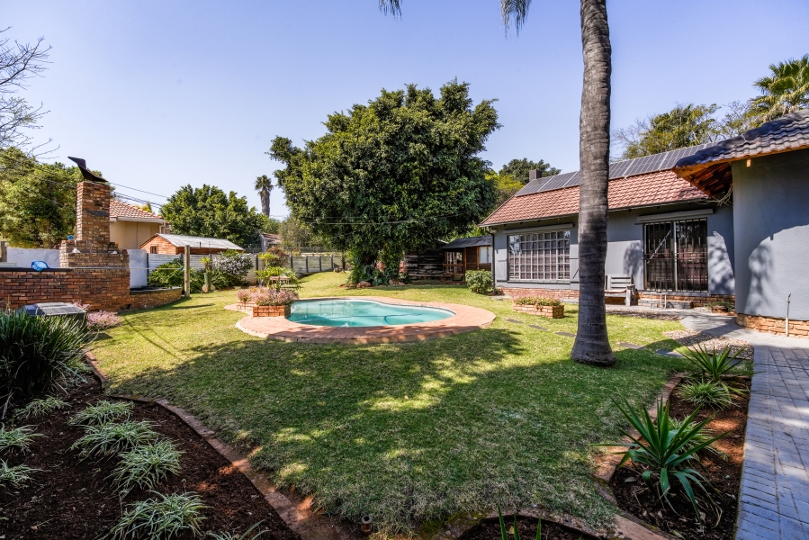 6 Bedroom Property for Sale in Garsfontein Gauteng