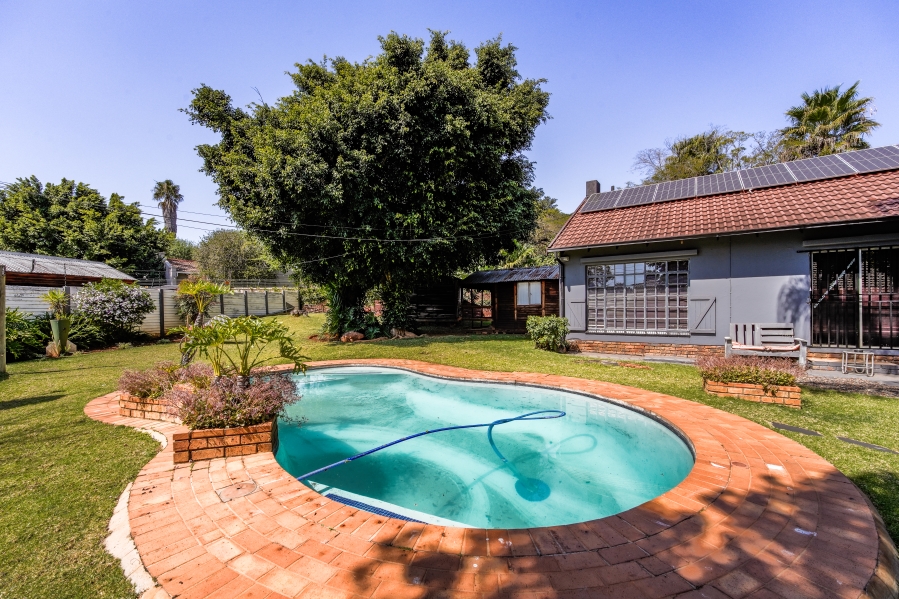 6 Bedroom Property for Sale in Garsfontein Gauteng
