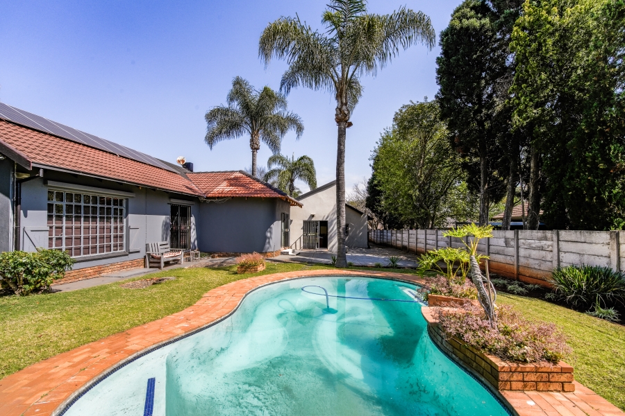 6 Bedroom Property for Sale in Garsfontein Gauteng
