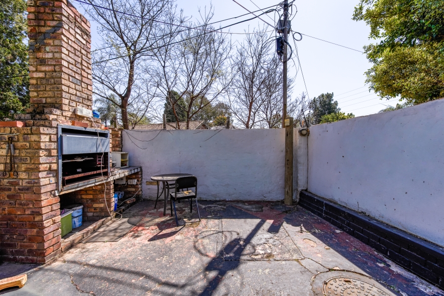 6 Bedroom Property for Sale in Garsfontein Gauteng