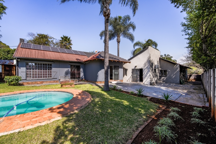 6 Bedroom Property for Sale in Garsfontein Gauteng