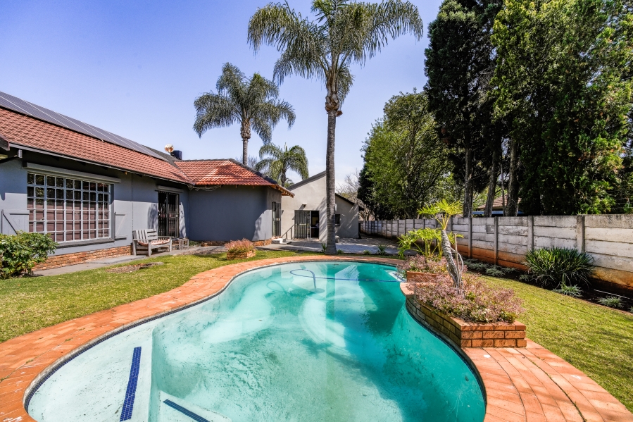 6 Bedroom Property for Sale in Garsfontein Gauteng