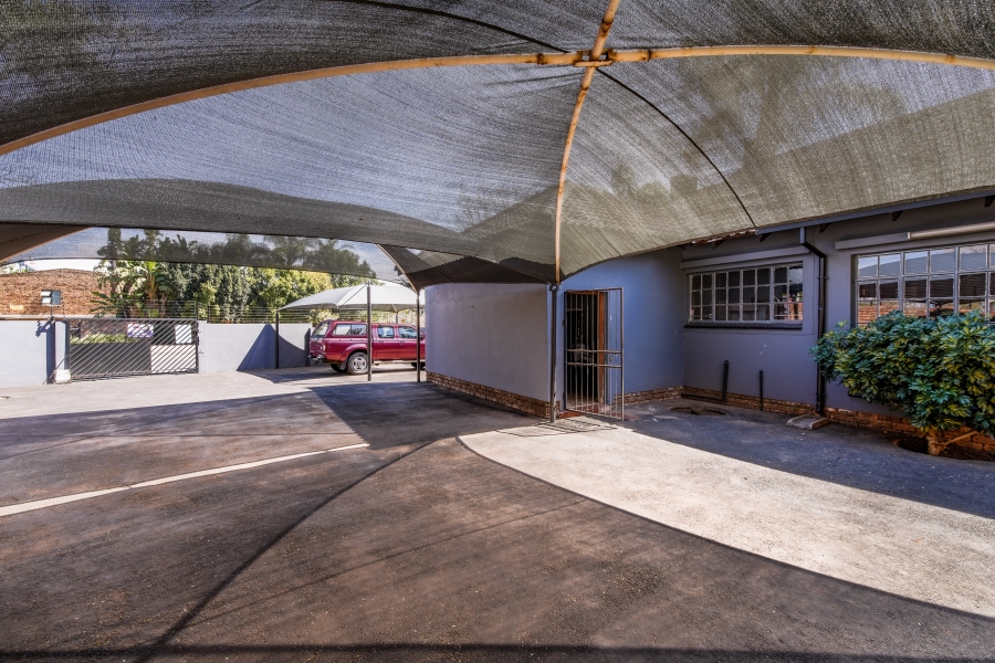 6 Bedroom Property for Sale in Garsfontein Gauteng