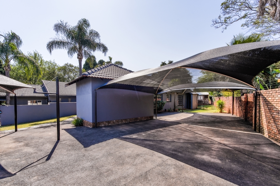 6 Bedroom Property for Sale in Garsfontein Gauteng