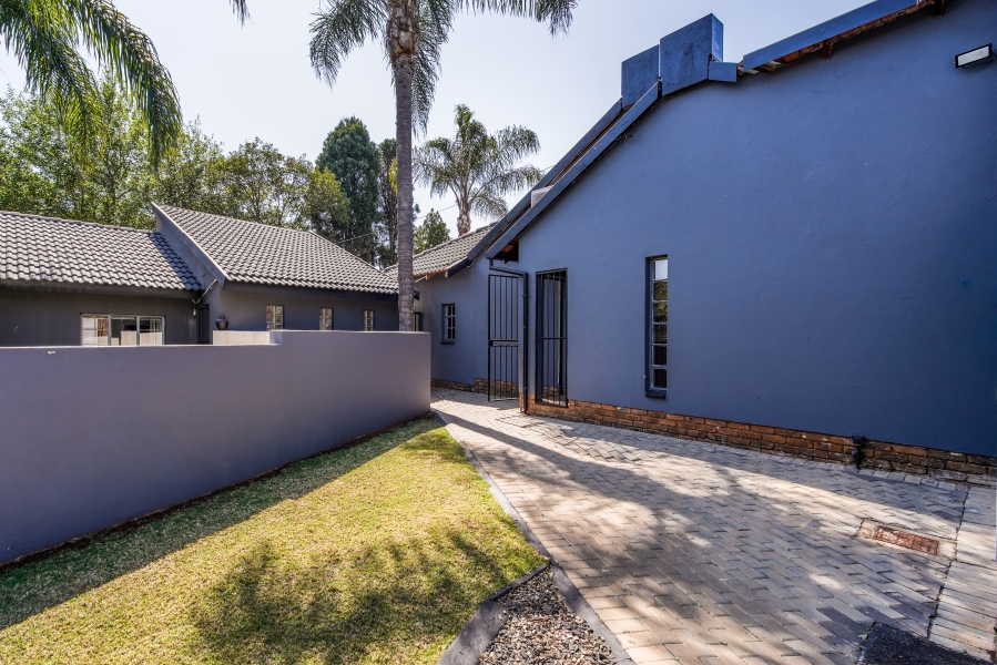 6 Bedroom Property for Sale in Garsfontein Gauteng