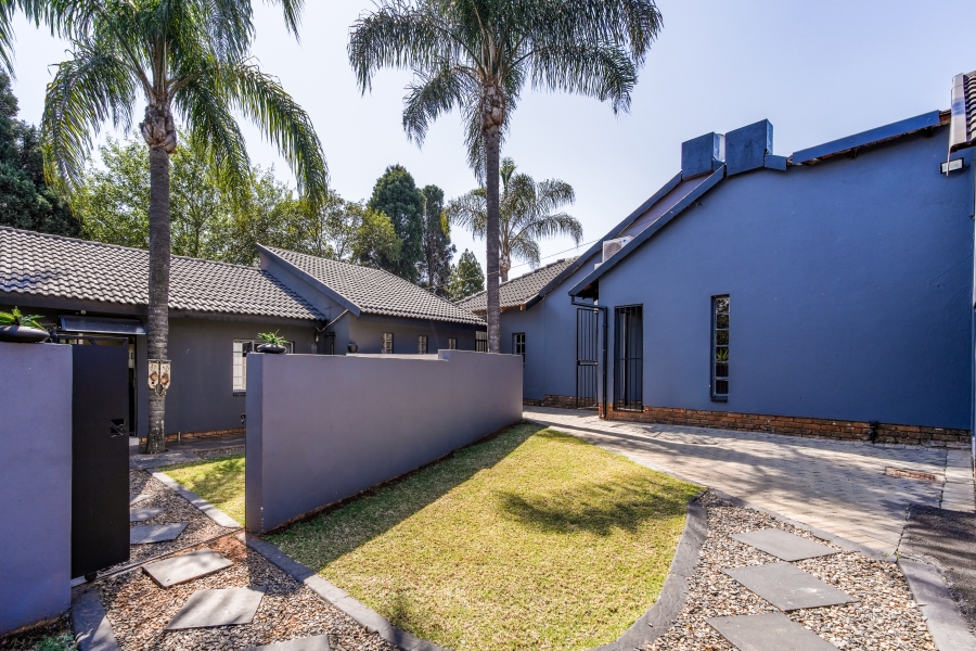 6 Bedroom Property for Sale in Garsfontein Gauteng
