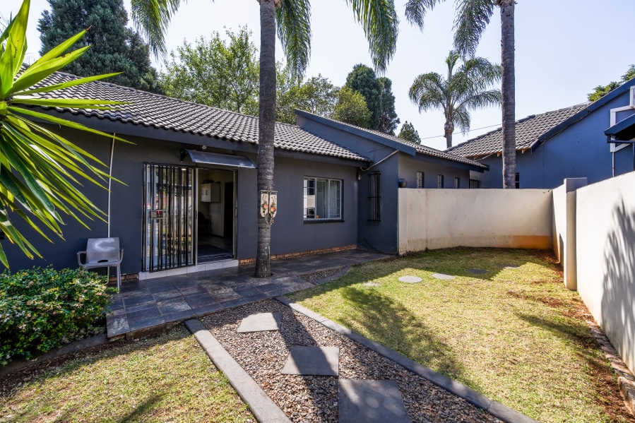 6 Bedroom Property for Sale in Garsfontein Gauteng
