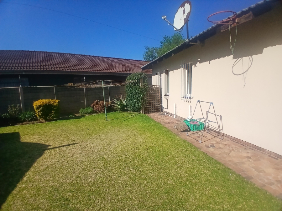 To Let 2 Bedroom Property for Rent in Brackenhurst Gauteng
