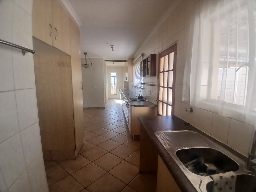 To Let 2 Bedroom Property for Rent in Brackenhurst Gauteng