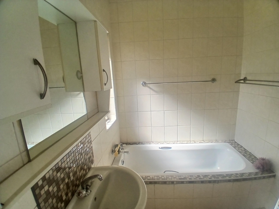 To Let 2 Bedroom Property for Rent in Brackenhurst Gauteng