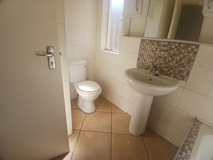 To Let 2 Bedroom Property for Rent in Brackenhurst Gauteng