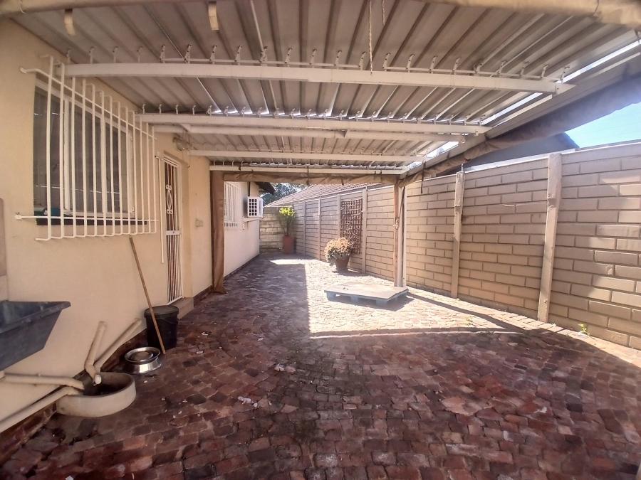 To Let 2 Bedroom Property for Rent in Brackenhurst Gauteng