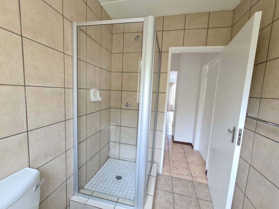 To Let 2 Bedroom Property for Rent in Sonneglans Gauteng