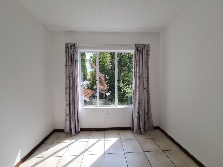 To Let 2 Bedroom Property for Rent in Sonneglans Gauteng