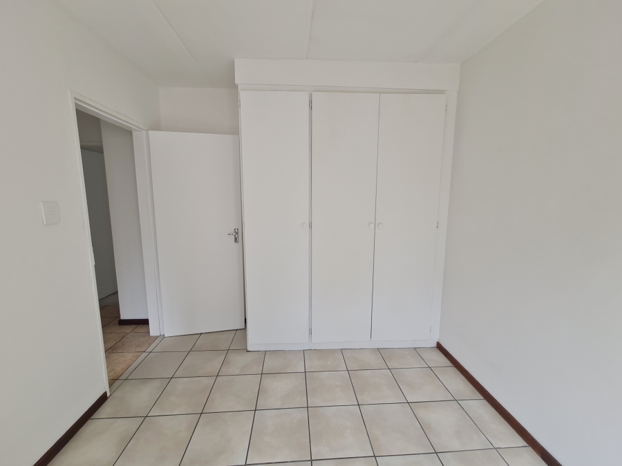 To Let 2 Bedroom Property for Rent in Sonneglans Gauteng