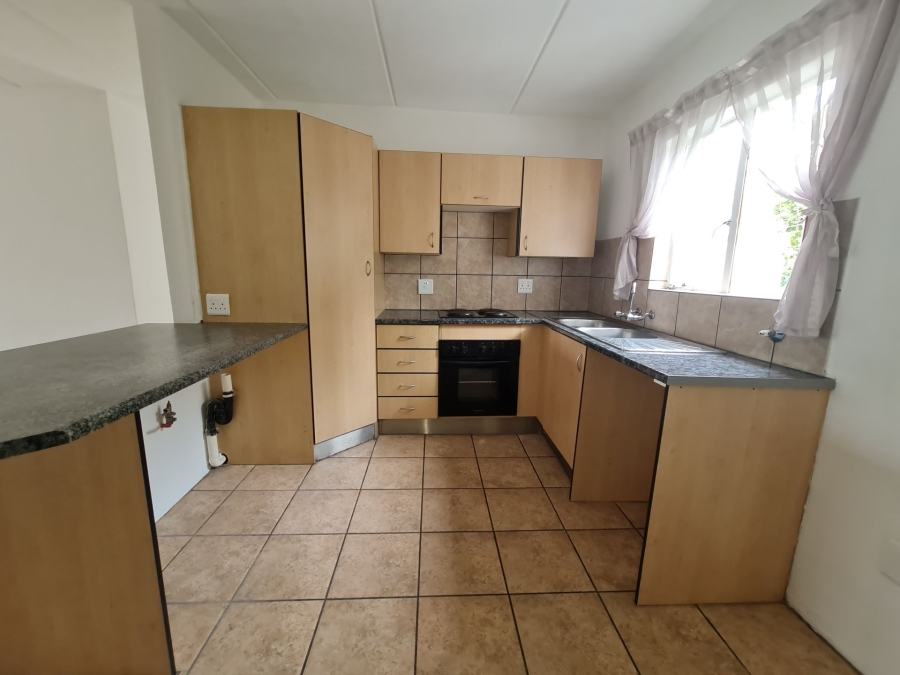 To Let 2 Bedroom Property for Rent in Sonneglans Gauteng
