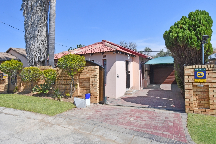 3 Bedroom Property for Sale in Lombardy East Gauteng