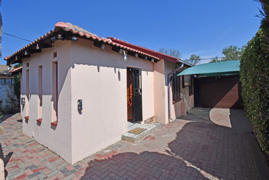 3 Bedroom Property for Sale in Lombardy East Gauteng