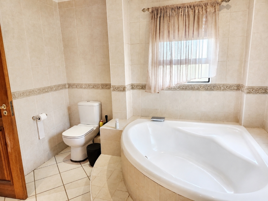 5 Bedroom Property for Sale in Centurion Golf Estate Gauteng