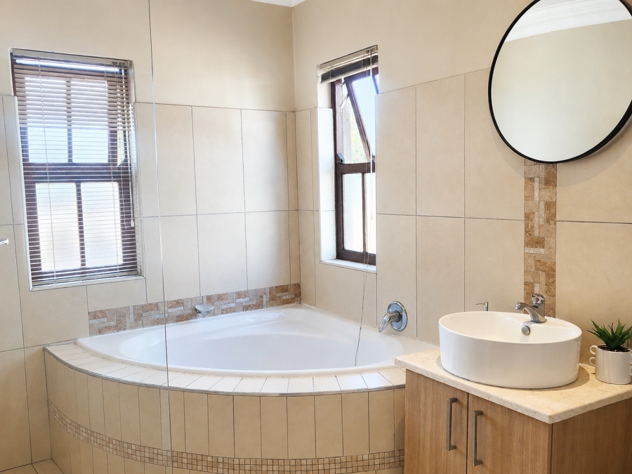 5 Bedroom Property for Sale in Centurion Golf Estate Gauteng