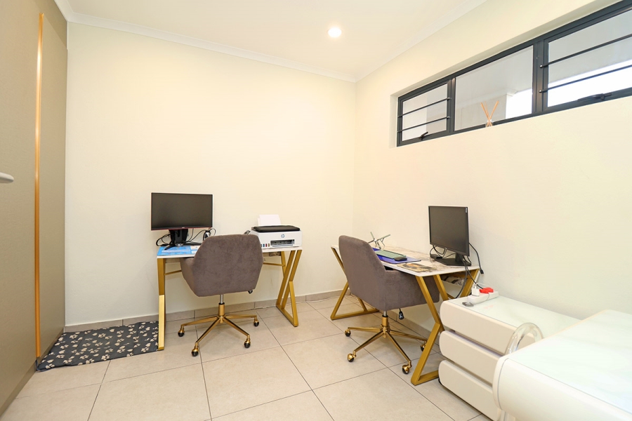 2 Bedroom Property for Sale in Greenstone Hill Gauteng