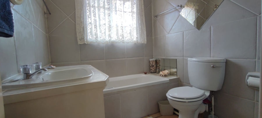 2 Bedroom Property for Sale in Rooihuiskraal North Gauteng