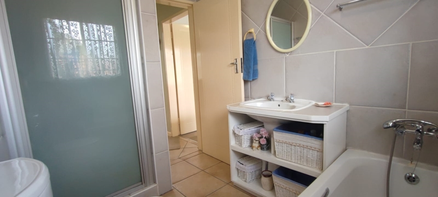 2 Bedroom Property for Sale in Rooihuiskraal North Gauteng