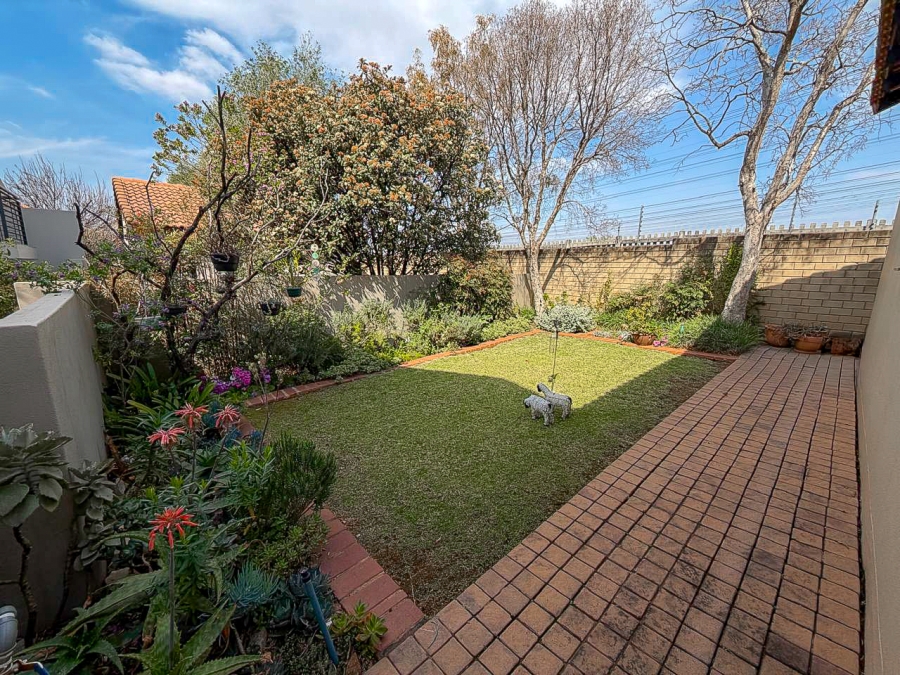 To Let 2 Bedroom Property for Rent in Midstream Estate Gauteng
