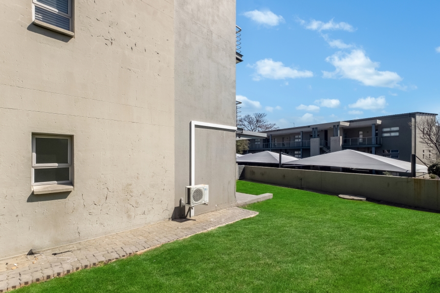 To Let 2 Bedroom Property for Rent in Hurlingham Gauteng