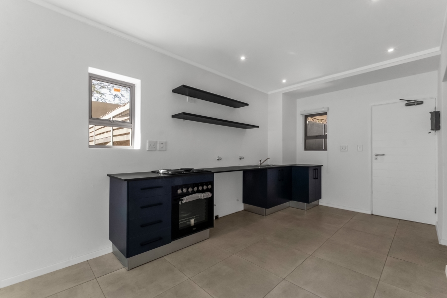 To Let 2 Bedroom Property for Rent in Hurlingham Gauteng