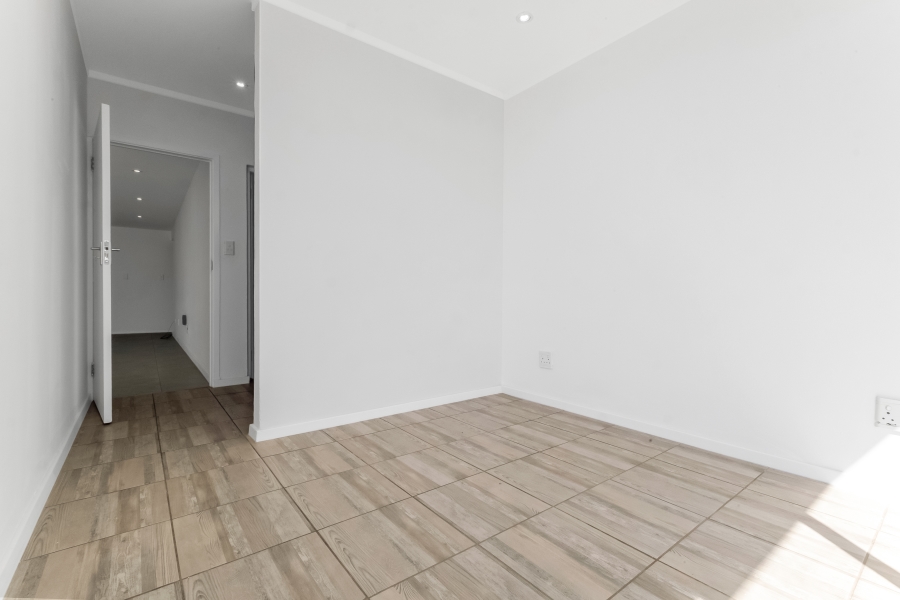 To Let 2 Bedroom Property for Rent in Hurlingham Gauteng