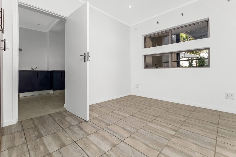 To Let 2 Bedroom Property for Rent in Hurlingham Gauteng